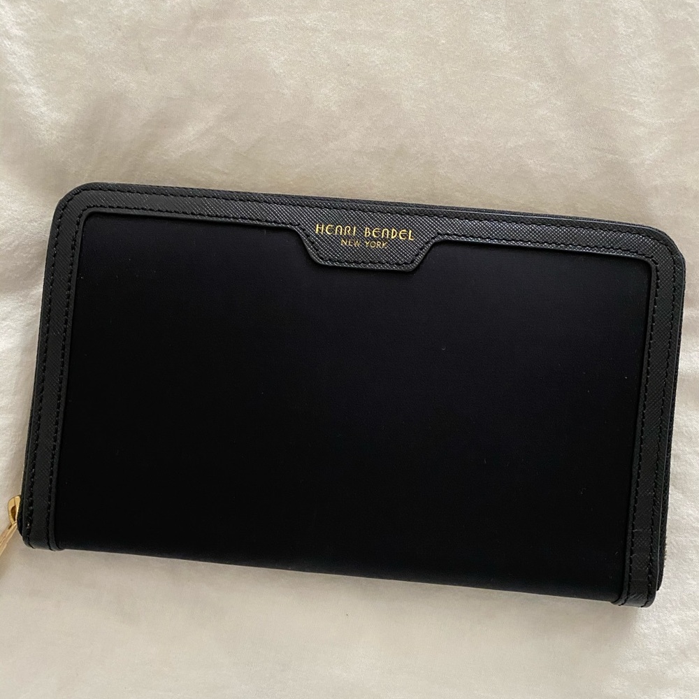 Henri Bendel Black Nylon Large Zip Wallet